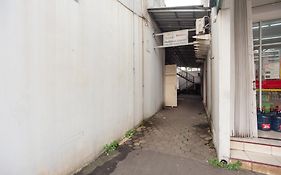 RedDoorz Syariah near Jatisampurna Hospital